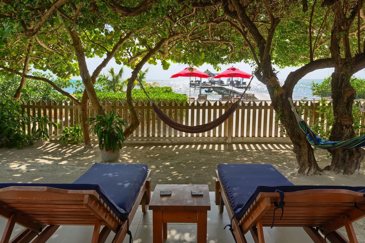 Weezie's Ocean Front And Garden Hotel 3*