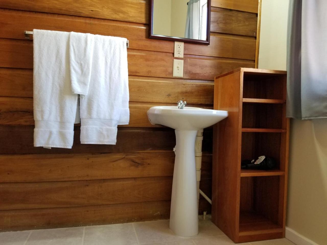 Casa de hóspedes Canuck Cottages Caye Caulker