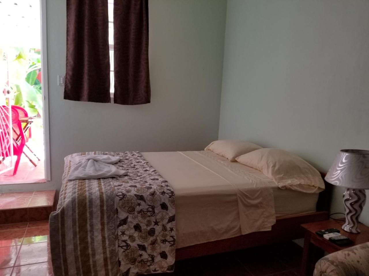 Canuck Cottages 4* Caye Caulker
