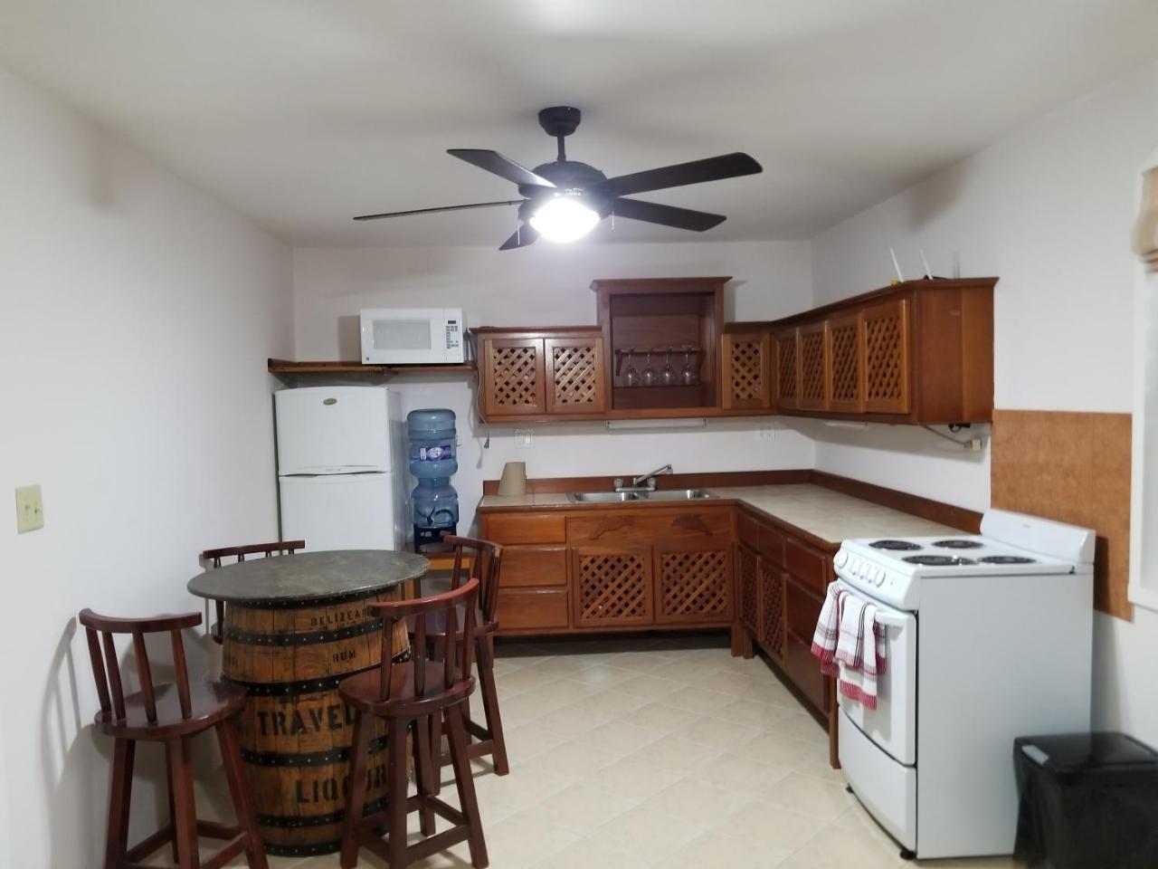 Canuck Cottages 4* Caye Caulker