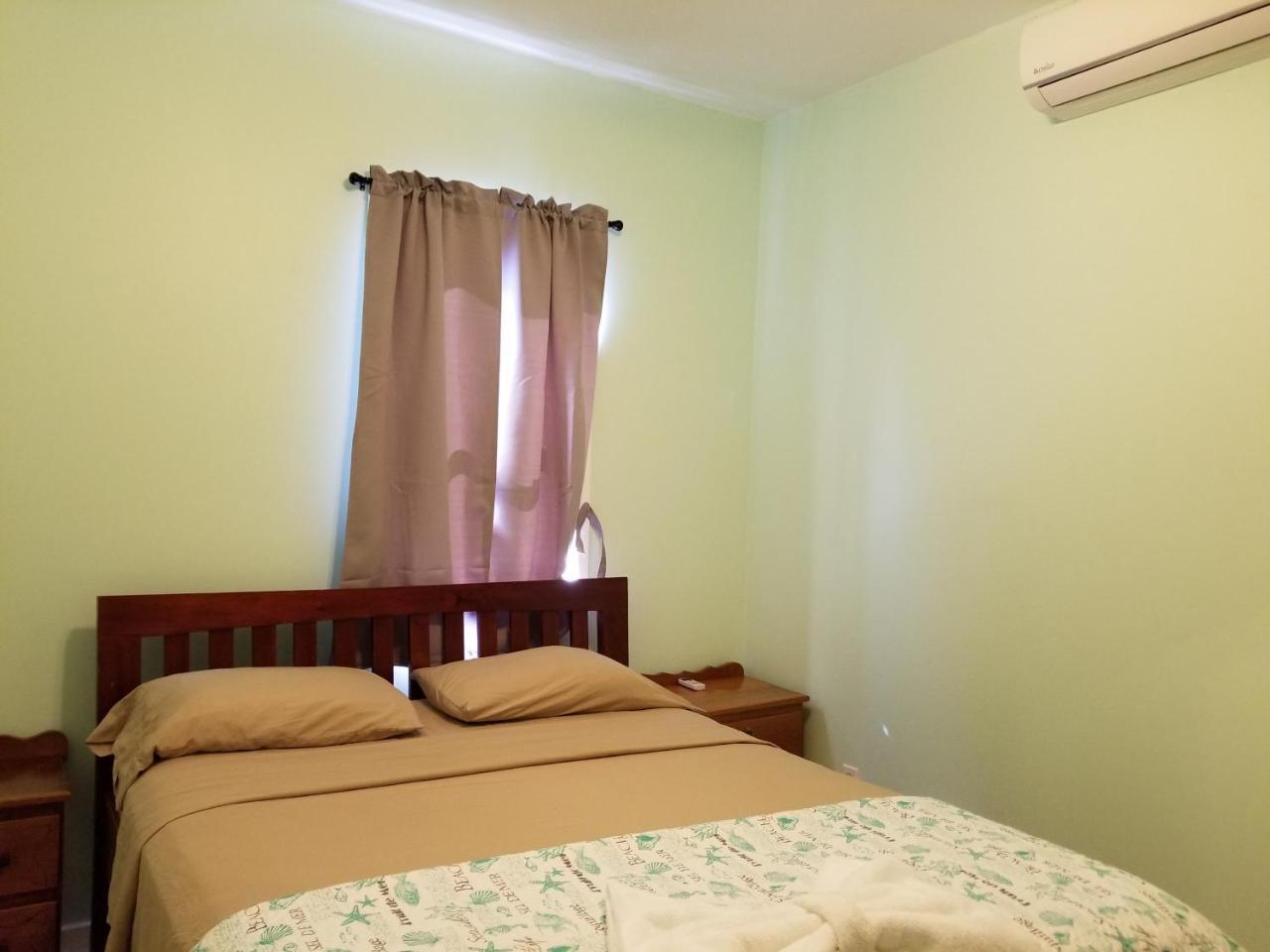 Canuck Cottages Caye Caulker