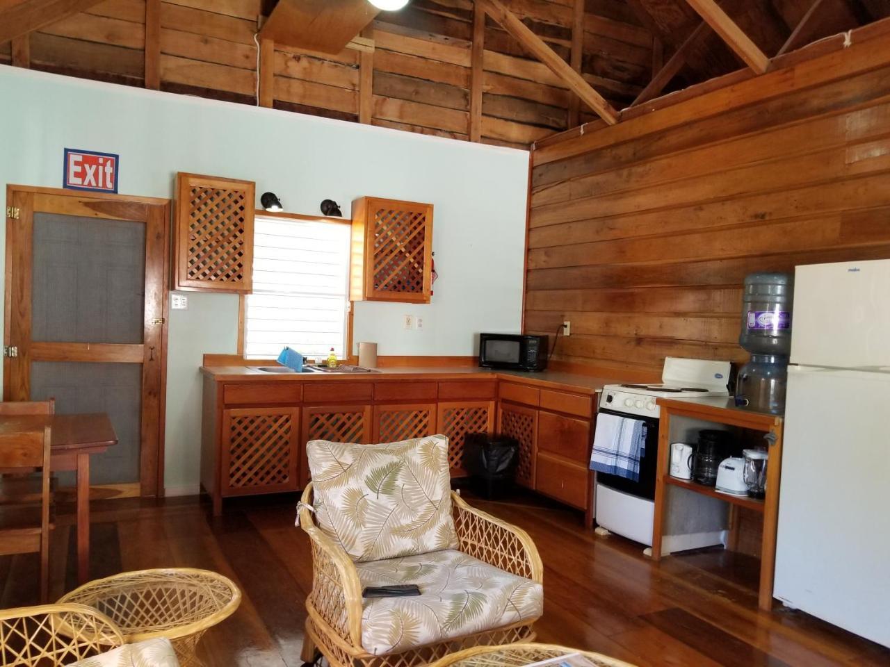Canuck Cottages Casa de hóspedes Caye Caulker