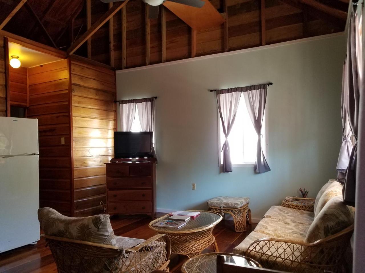 Casa de hóspedes Canuck Cottages 4*