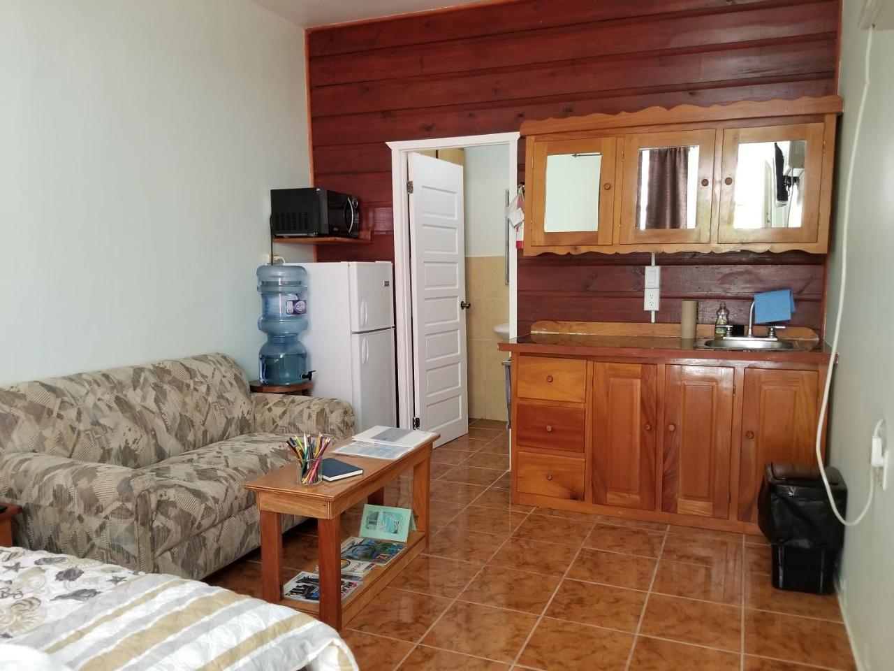 Casa de hóspedes Canuck Cottages 4*