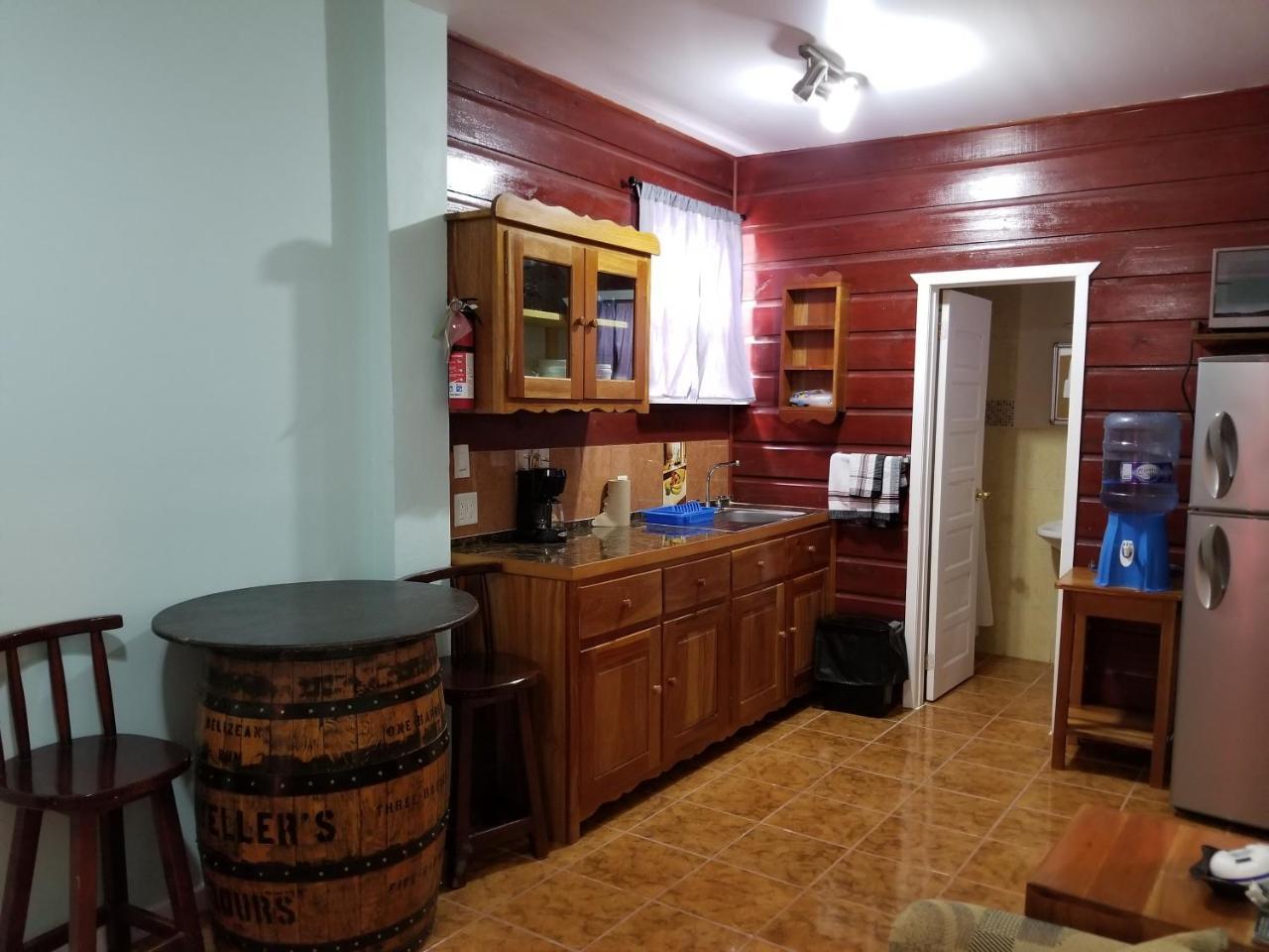 Casa de hóspedes Canuck Cottages 4*