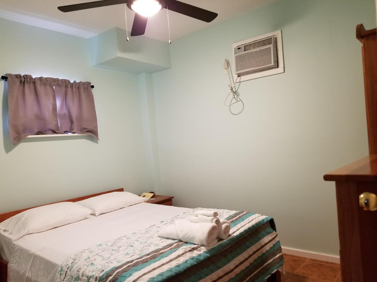 Casa de hóspedes Canuck Cottages Caye Caulker
