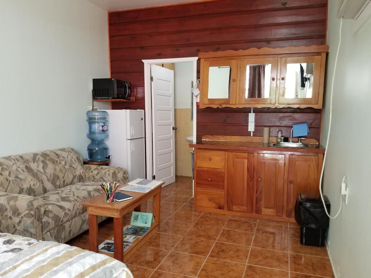 Canuck Cottages 4* Caye Caulker