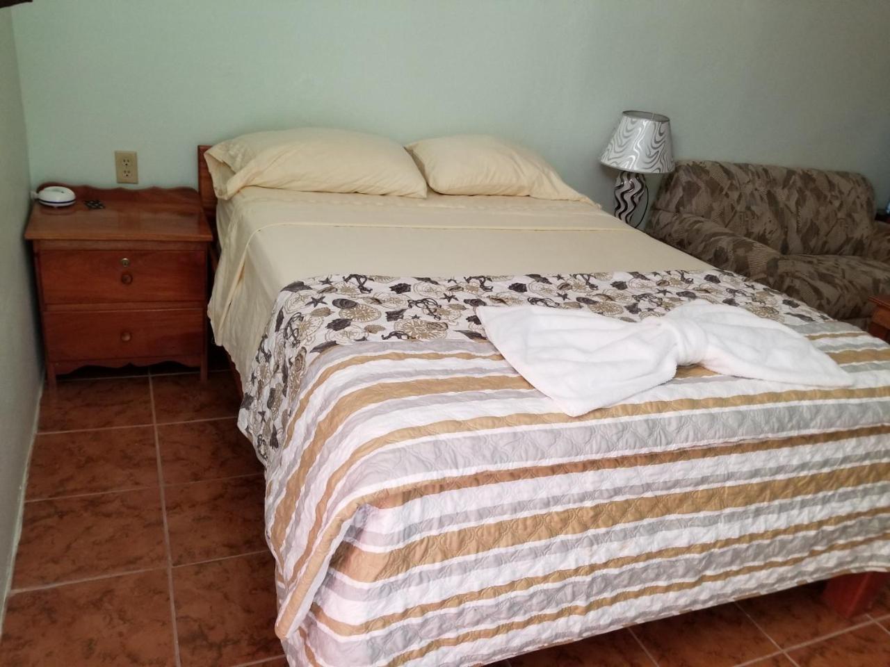 Casa de hóspedes Canuck Cottages Caye Caulker