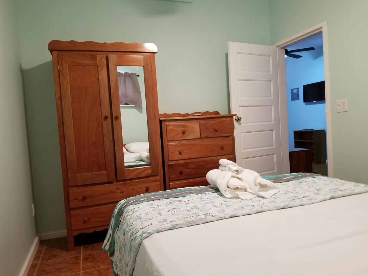 Canuck Cottages 4* Caye Caulker