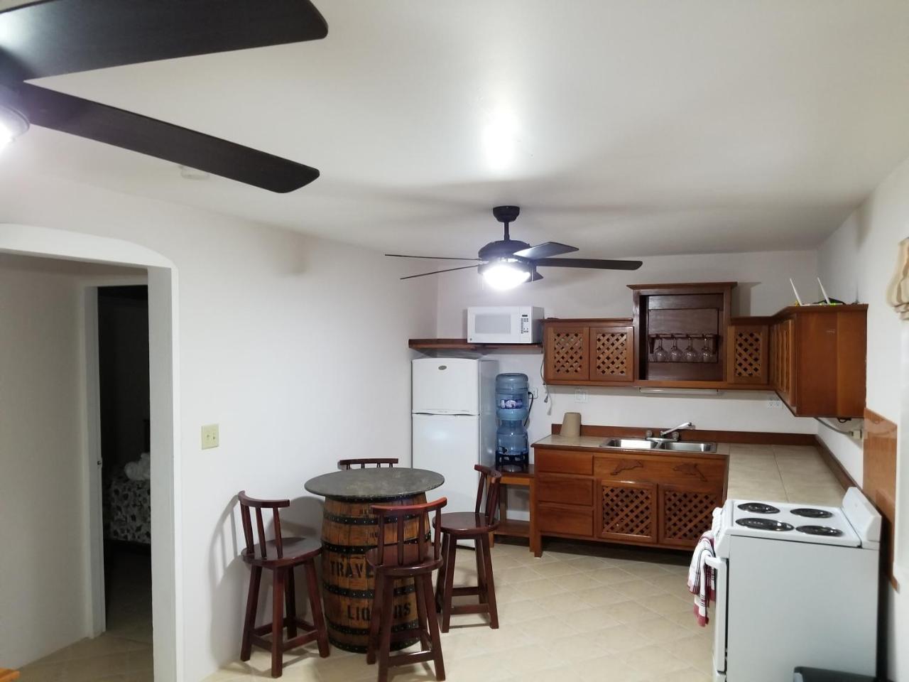 Canuck Cottages 4* Caye Caulker