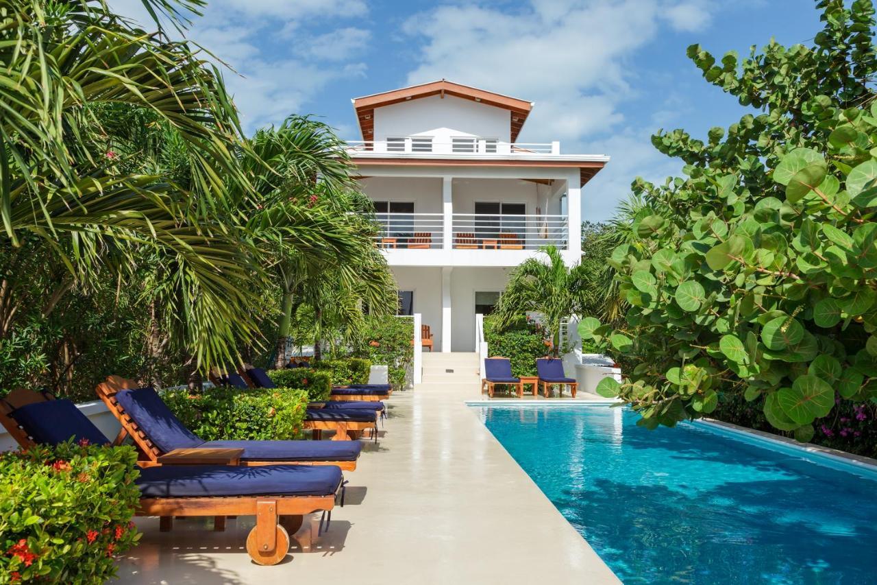 Weezie's Ocean Front And Garden Hotel 3*