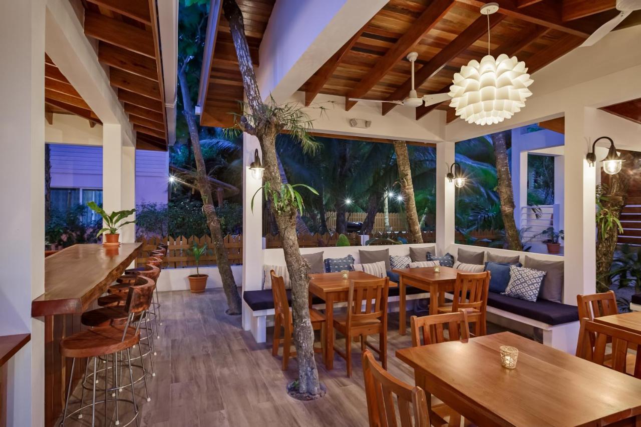 Hotel Weezie's Ocean Front And Garden Caye Caulker