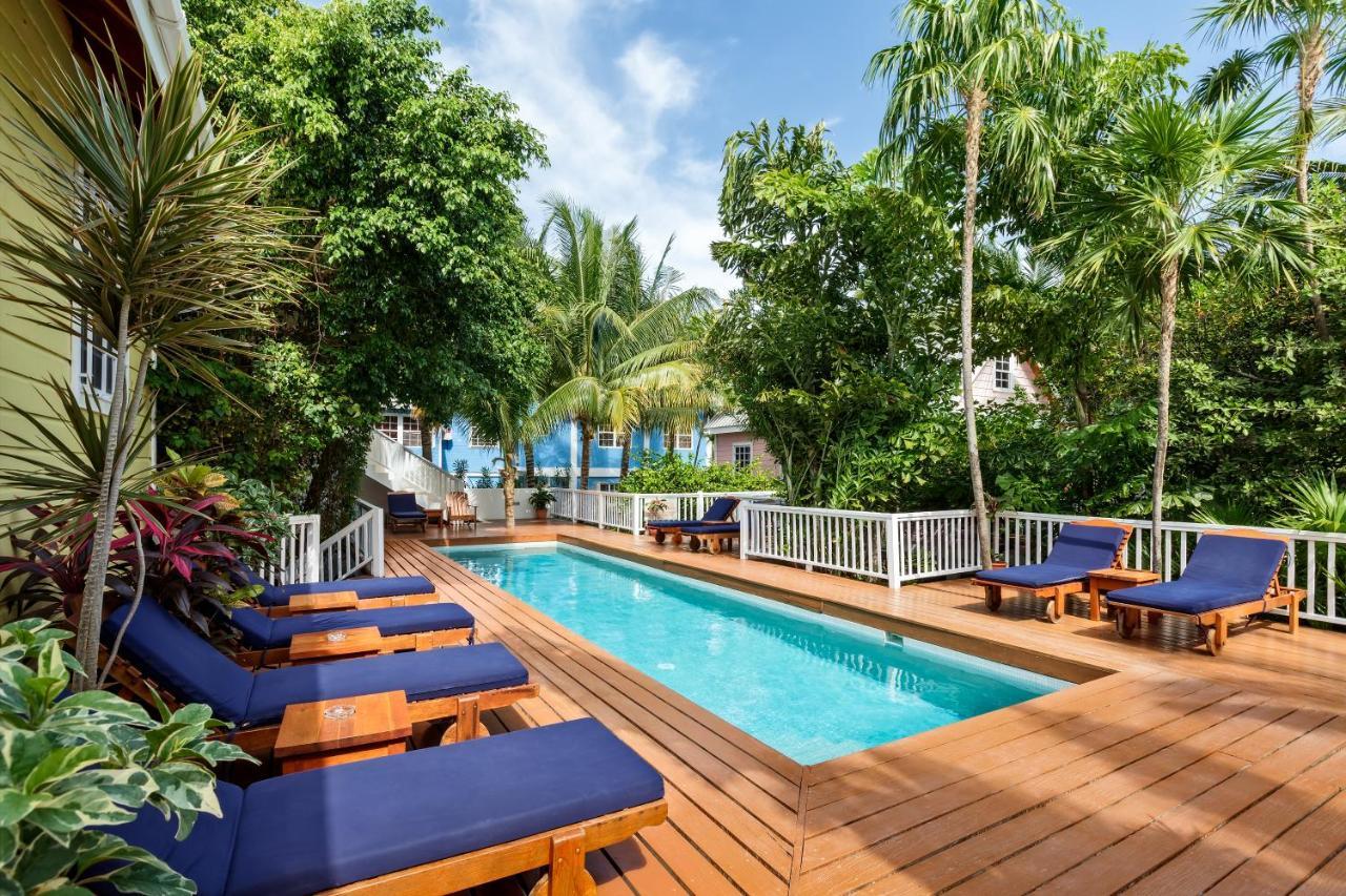 Weezie's Ocean Front And Garden Hotel