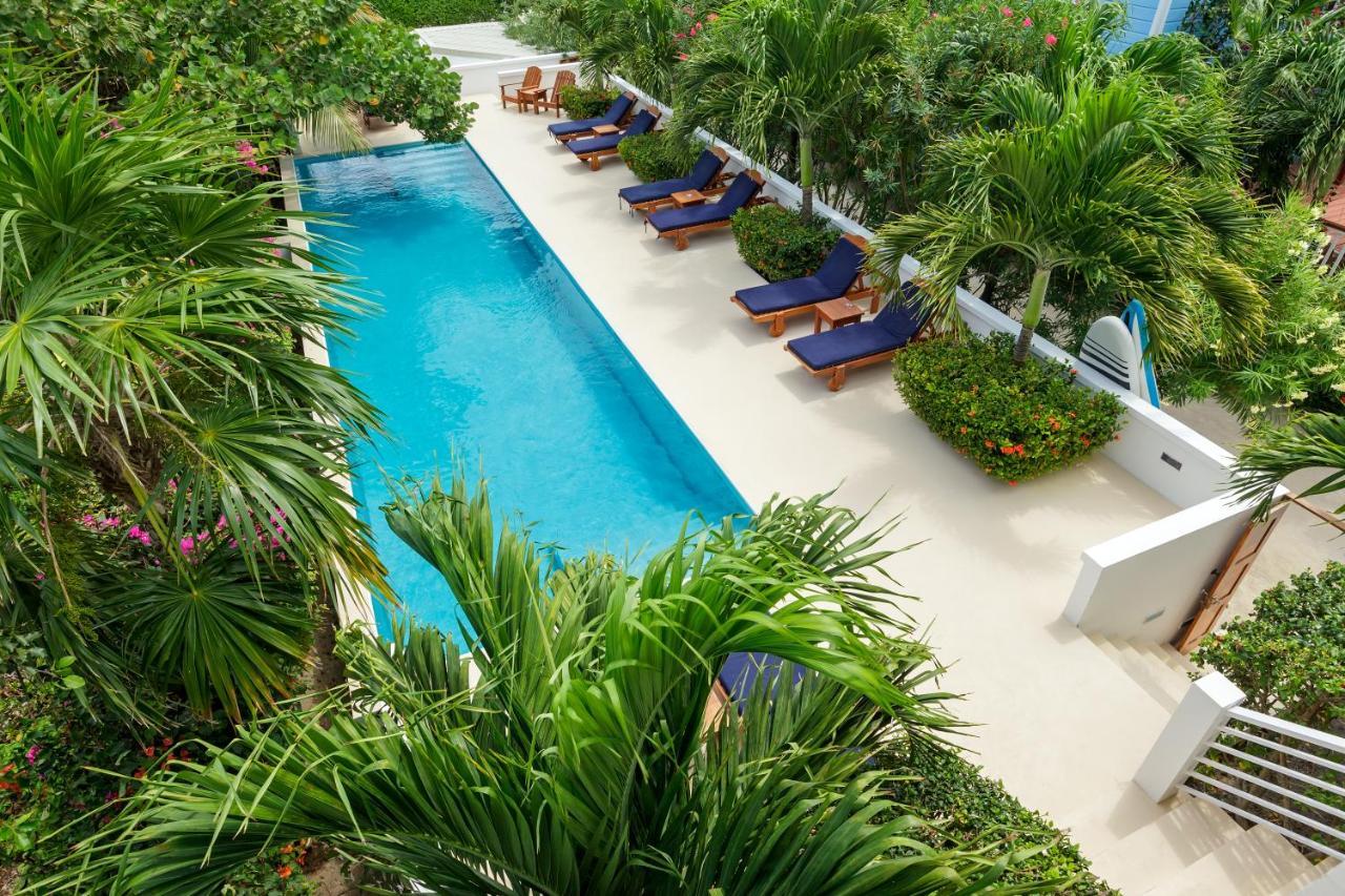 Hotel Weezie's Ocean Front And Garden 3*